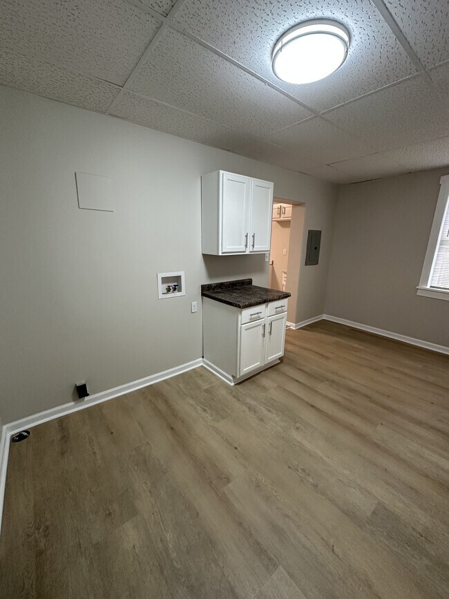 Building Photo - 2903 S Elm St