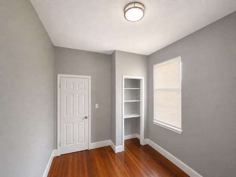 Building Photo - 153 Saratoga St