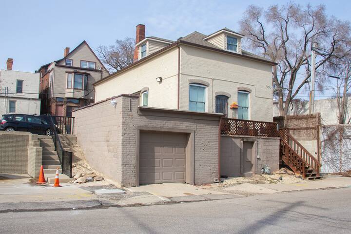 Building Photo - 1391 Woodbridge St
