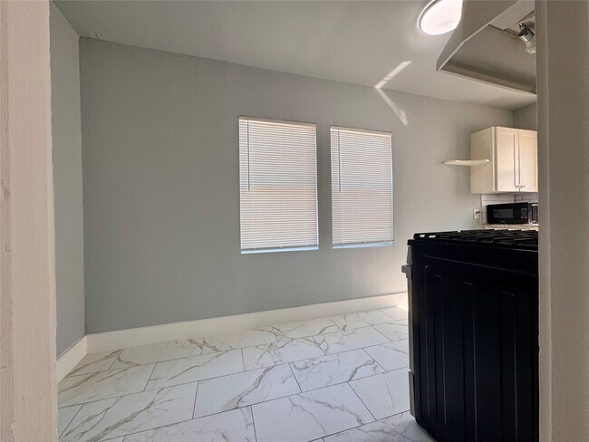 Building Photo - 5224 Leeland St