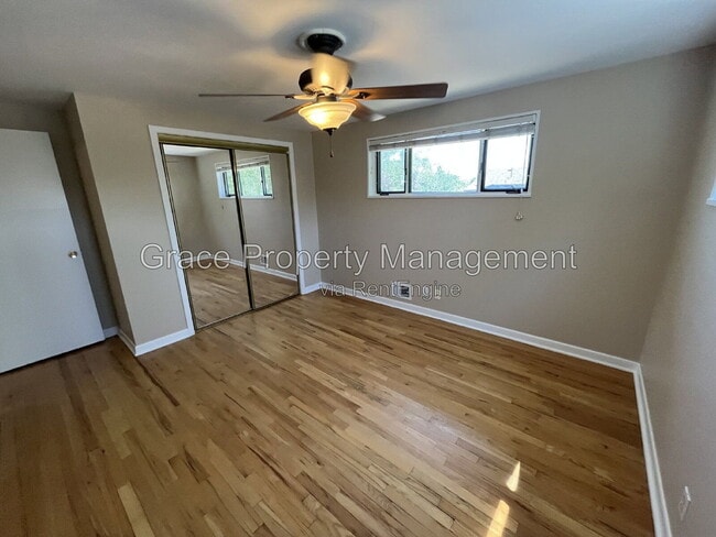 Building Photo - 10541 Livingston Dr