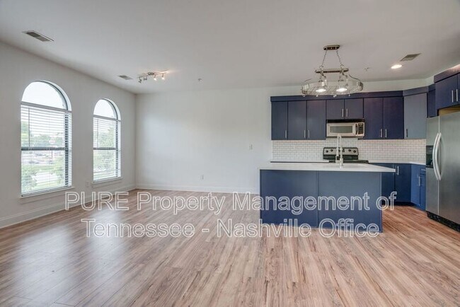 Building Photo - 760 Wedgewood Park