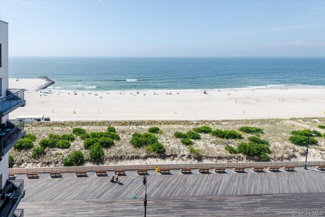 Building Photo - 100 W Broadway