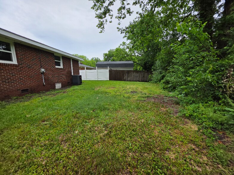 Building Photo - 2660 Chesapeake Blvd