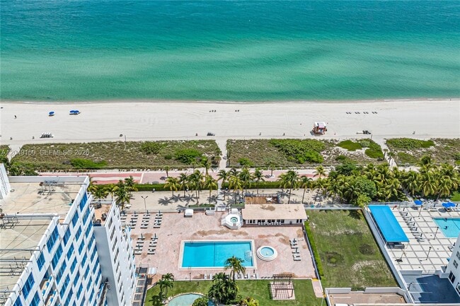 Building Photo - 5005 Collins Ave