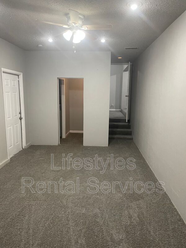 Building Photo - 3031 Cesery Blvd
