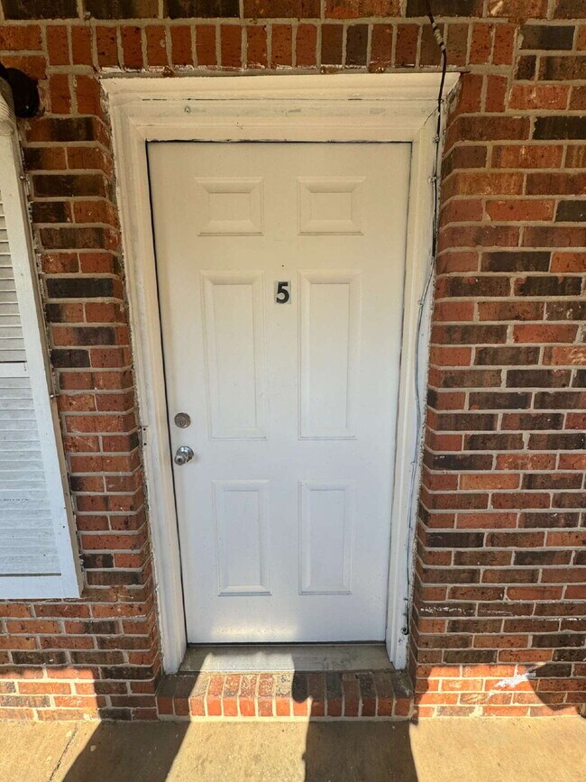 Building Photo - 205 Daniels St. -Midland City, AL 36350 Apartment