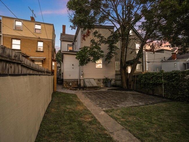 Building Photo - 715 N Beatty St