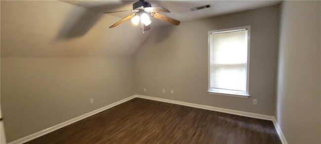 Building Photo - 618 8 Point Ct