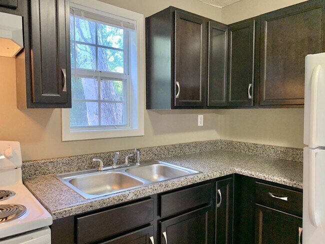 Building Photo - Pet-Friendly 2-Bedroom Home with Deck