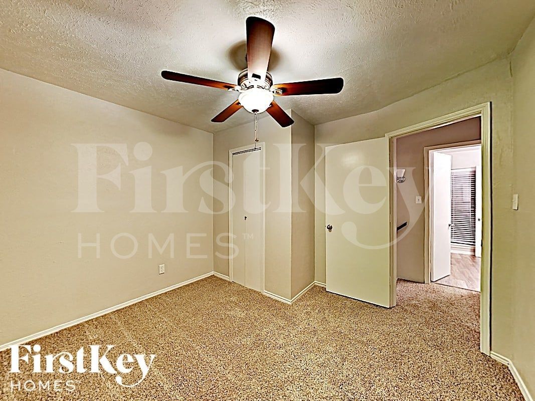 Building Photo - 2805 Galemeadow Dr