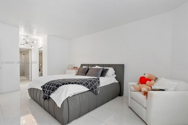 Building Photo - 1980 S Ocean Dr