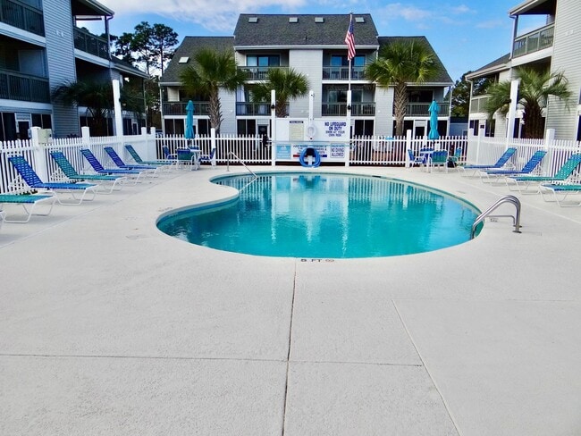 Building Photo - Beautifully Remodeled and Furnished Rental...