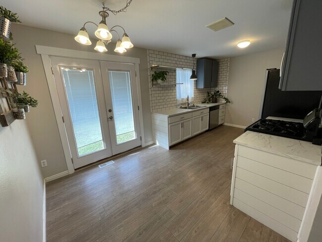 Building Photo - 781 N 950 W St