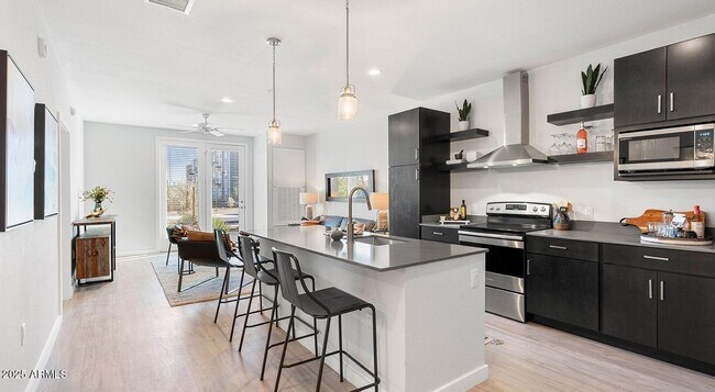 Building Photo - 6025 W Thomas Rd