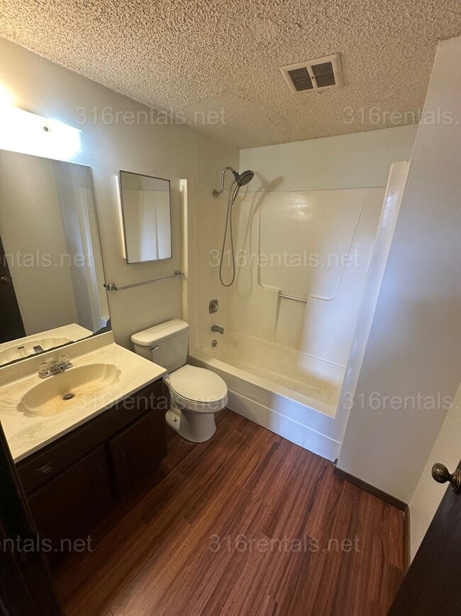 Building Photo - $875 - 2 bed 1.5 bath - Duplex within walking distance from Walmart