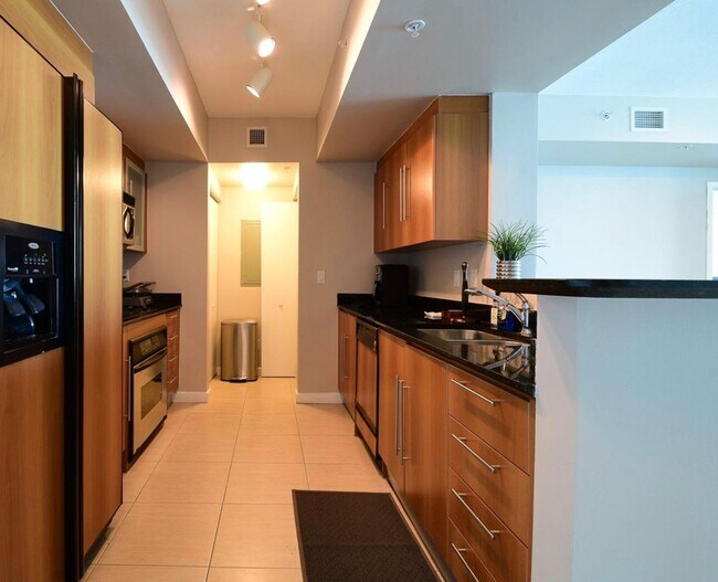 Building Photo - Two-Bedroom Residence with Bay and River V...