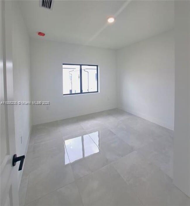 Building Photo - 1373 NW 1st St