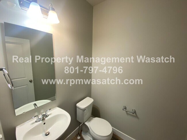 Building Photo - Rent This Beautiful 3 Bedroom 2.5 Bathroom...
