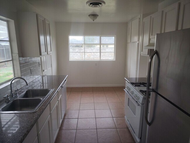 Building Photo - 3 Bedroom 1 Bathroom Home in Benton Park Available! Ask About Our Move-In Special!