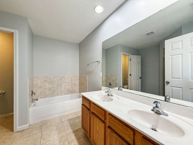 Building Photo - Renovated 3BR/2BA Home in Jacksonville, FL | Fenced Yard | Garage | Pets Welcome