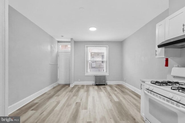 Building Photo - 3231 Hope St