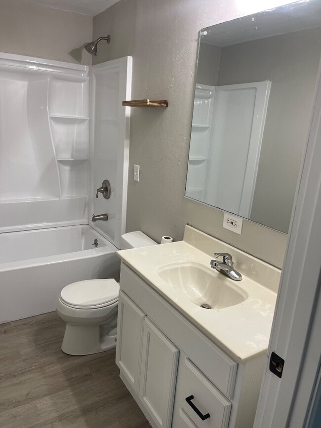 Building Photo - 813 Lincoln St