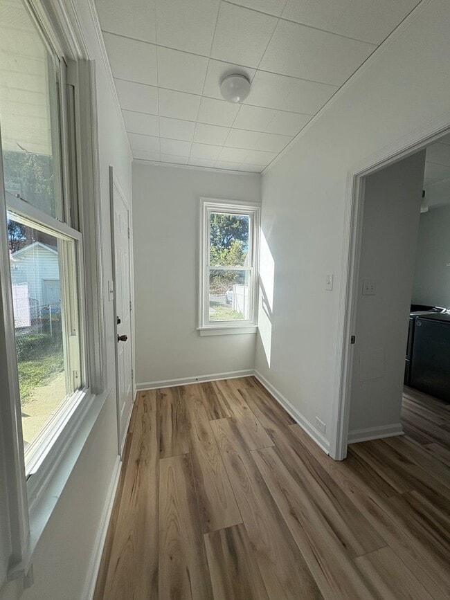 Building Photo - Newly Renovated Huge 3 Bed/ 3 Bath in Charming Downtown Carlisle