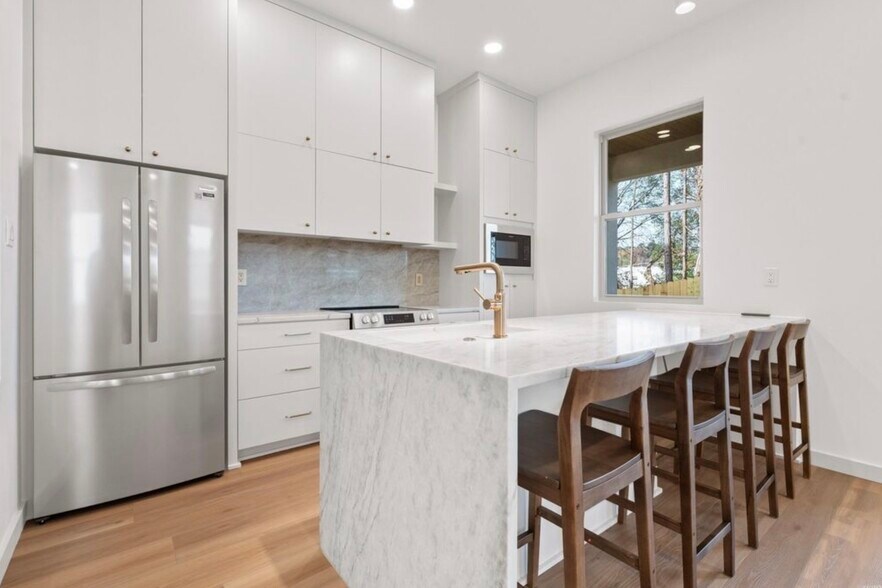 Building Photo - 137 Lakepointe Cove