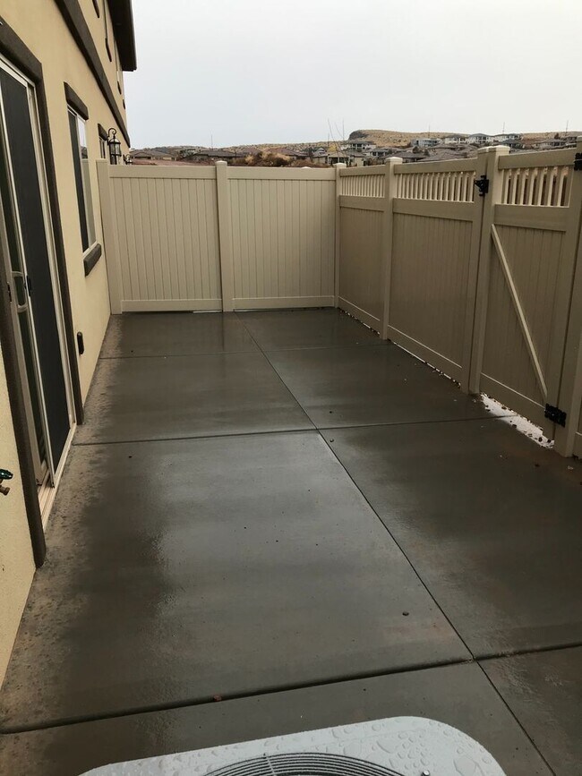 Building Photo - Like New Townhouse in St. George!