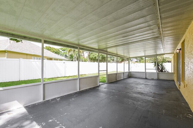 Building Photo - 8819 Reservation Dr