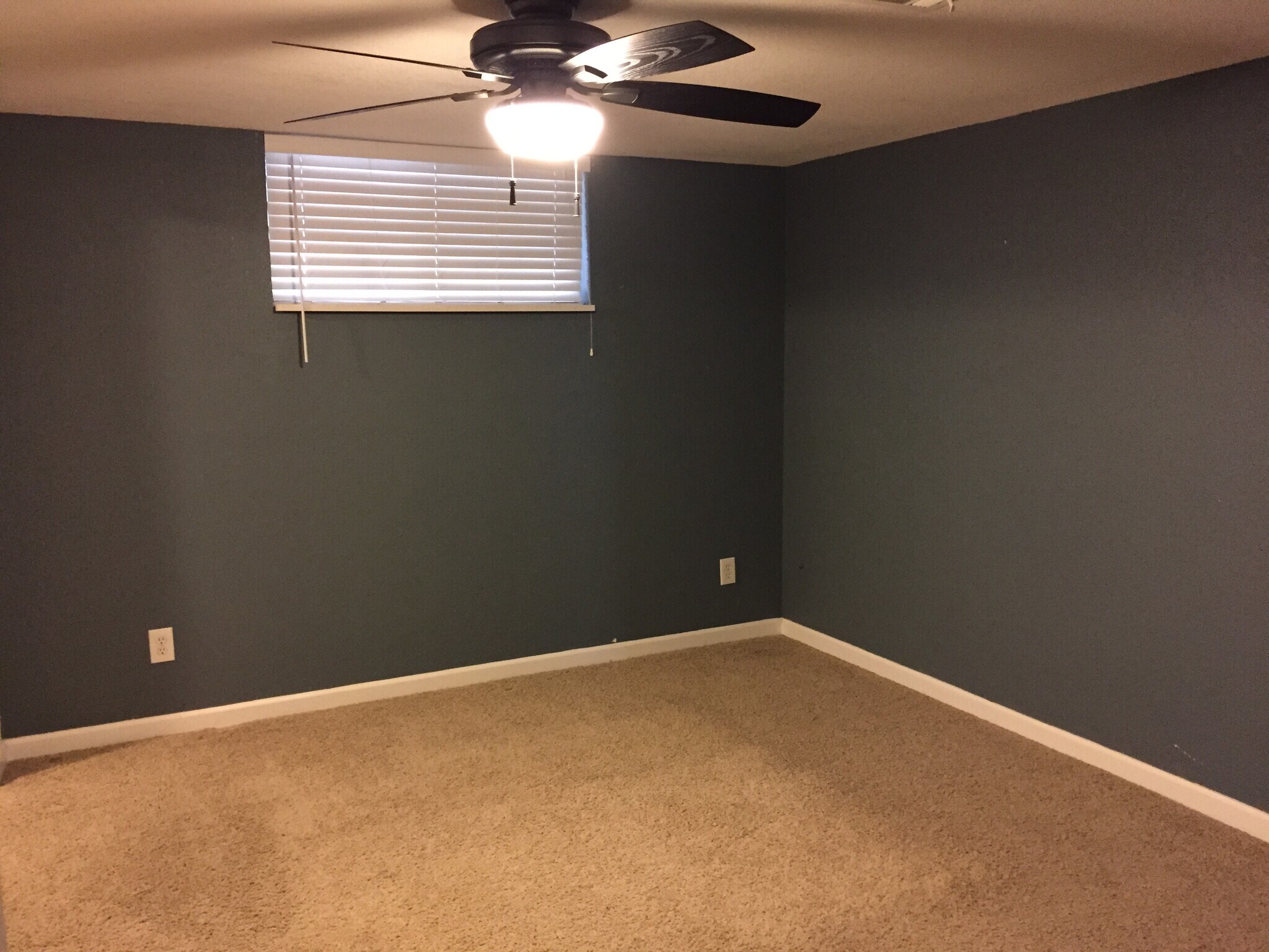 Master bedroom (downstairs) - 4660 Perry St