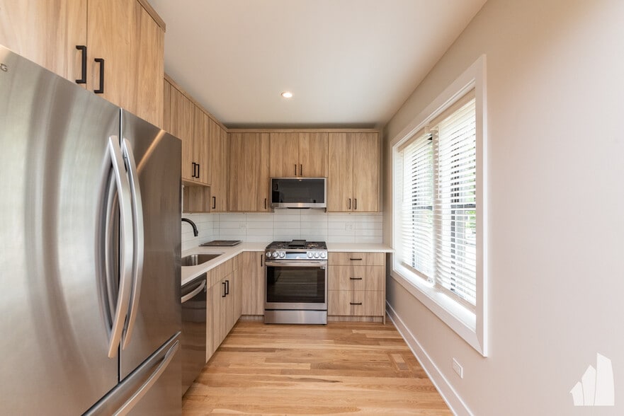 Building Photo - 2019 W Ainslie St