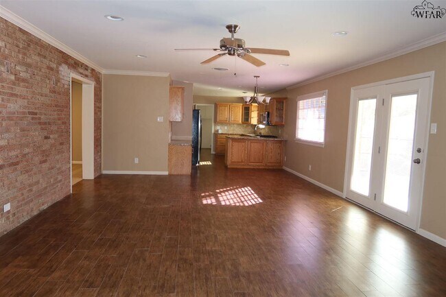 Building Photo - 1544 Sweetbriar Dr