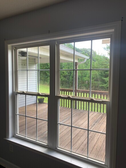 Building Photo - 1950 Hawkcrest Ct