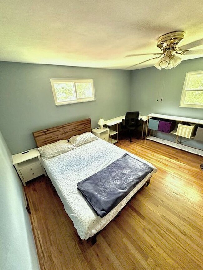 Building Photo - PRIME LOCATION Beautiful Home 1 Mile from ...