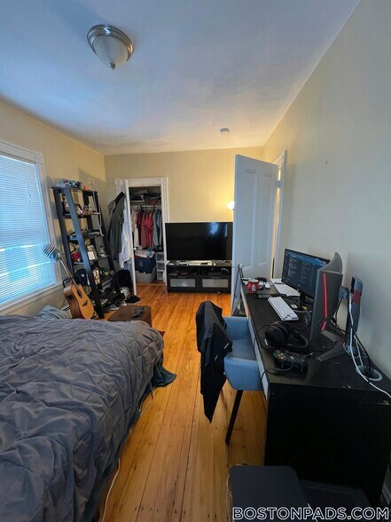 Building Photo - 2 Gilson Terrace