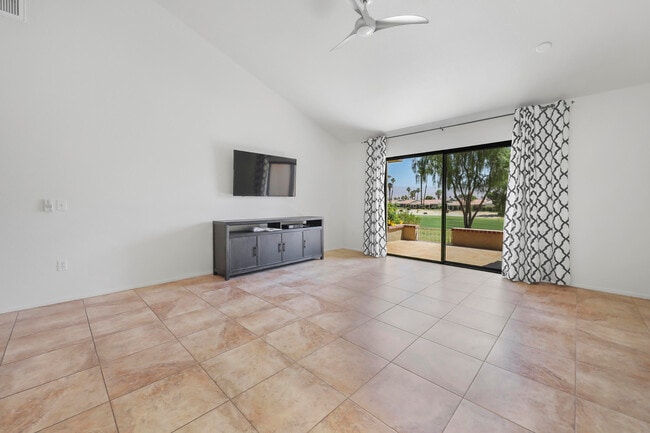 Building Photo - 40492 Bay Hill Way