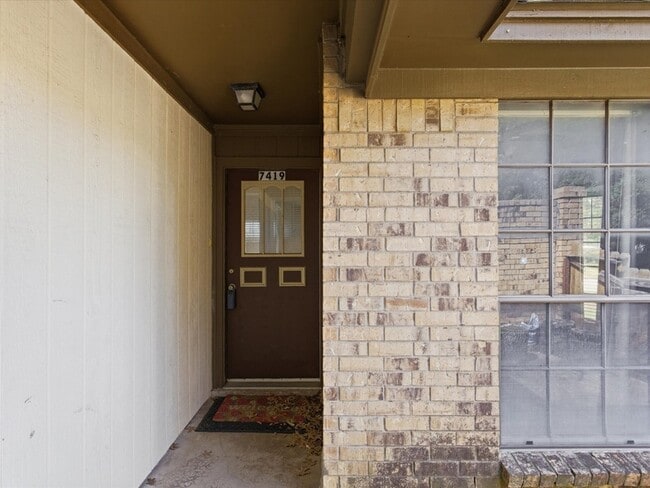 Building Photo - 7419 Lemonwood Ln