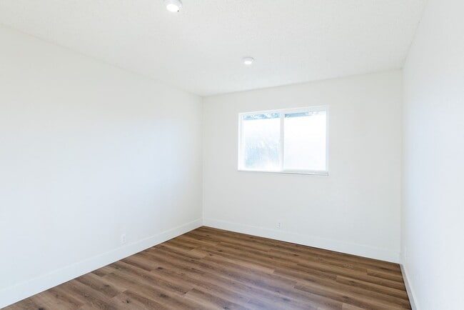Building Photo - 2647 Alamo Dr