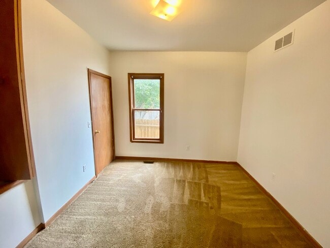 Building Photo - 304