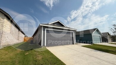 Building Photo - 1001 Raintree Rd