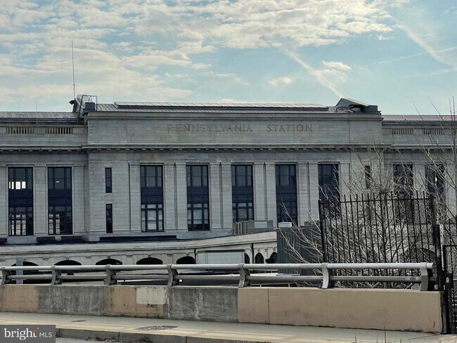 Building Photo - 1619 St Paul St