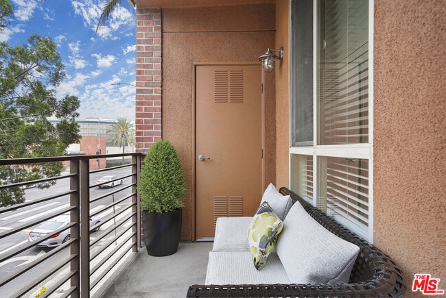 Building Photo - 100 S Alameda St