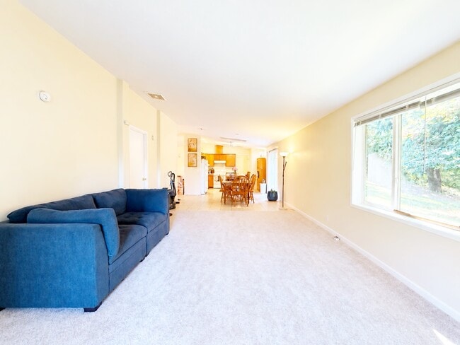 Building Photo - 360 E Rasor Rd