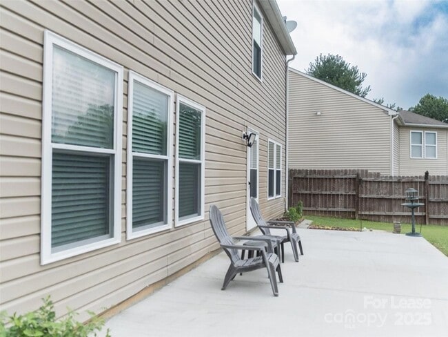 Building Photo - 910 Torsion Lane