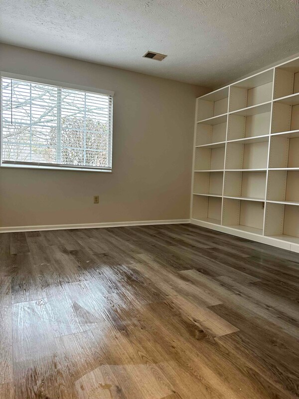 Building Photo - 6615 Hedington Square