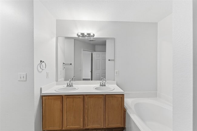 Building Photo - 21219 Somerset Park Ln