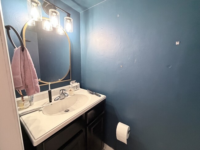 Building Photo - 3327 Lakecrest Rd