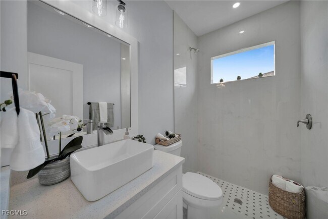 Building Photo - 3706 16th St W